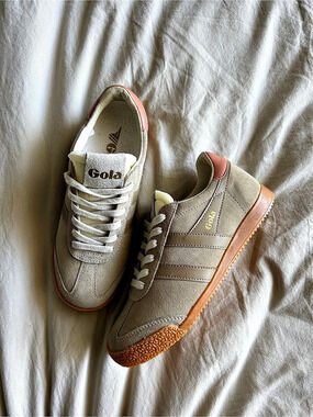 Gola Elan Sneakers in Beige & Cream US 6
